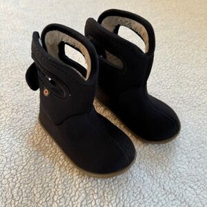 Black Baby Bogs Snowboots